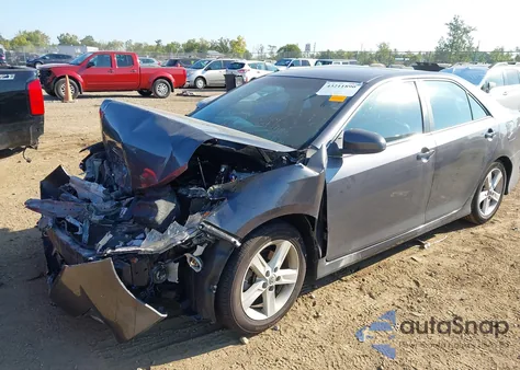 2014 Toyota Camry Se z USA, uszkodzony, nr VIN 4T1BF1FK2EU866350